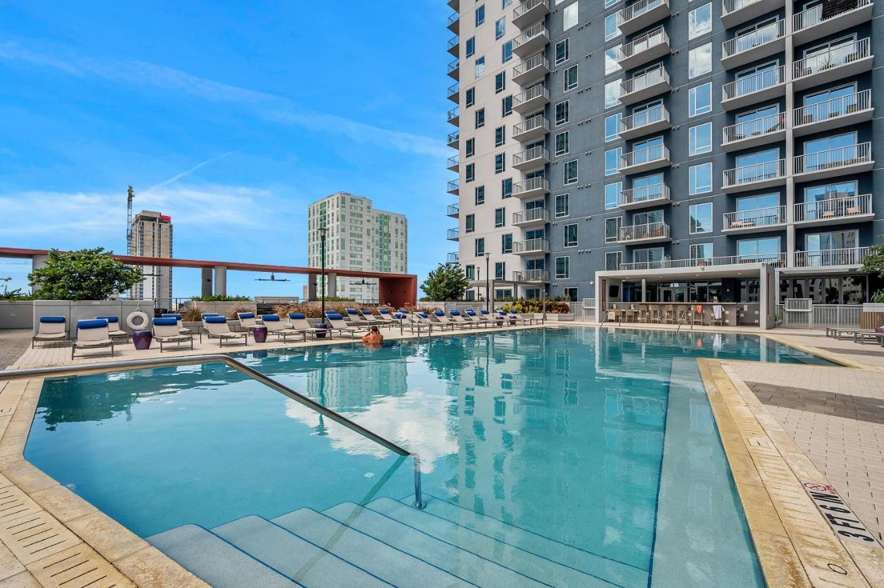 Luxury 1 Bedroom With Den Downtown Tampa Apt - City Views, Rooftop Pool, Workspace Exterior photo