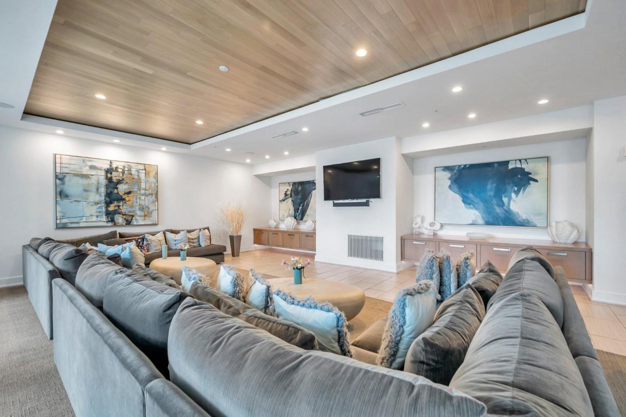Luxury 1 Bedroom With Den Downtown Tampa Apt - City Views, Rooftop Pool, Workspace Exterior photo