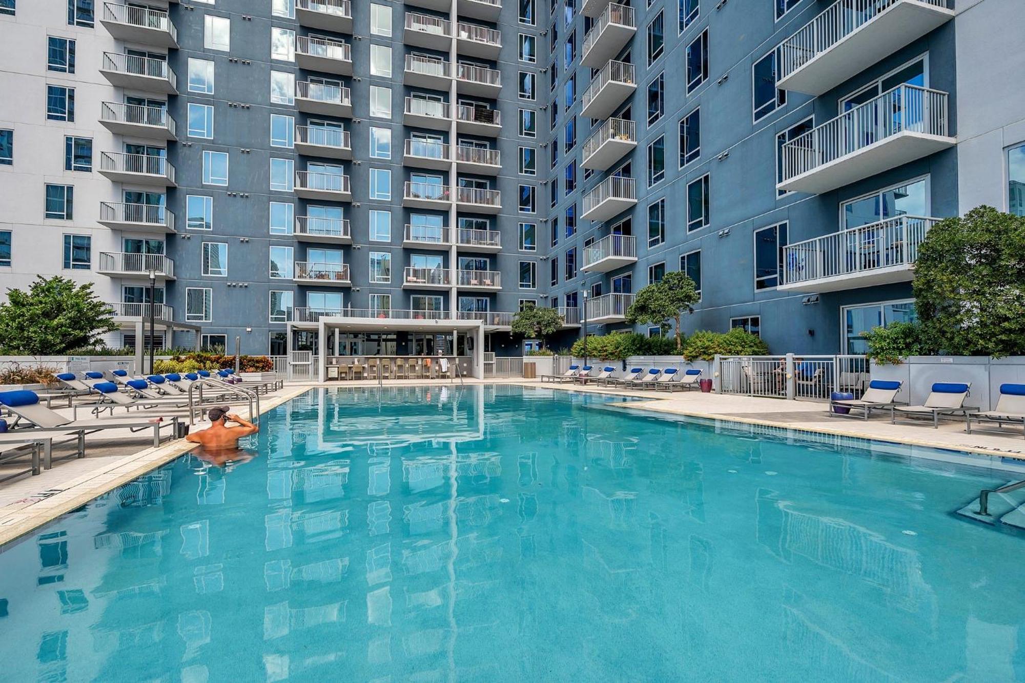 Luxury 1 Bedroom With Den Downtown Tampa Apt - City Views, Rooftop Pool, Workspace Exterior photo