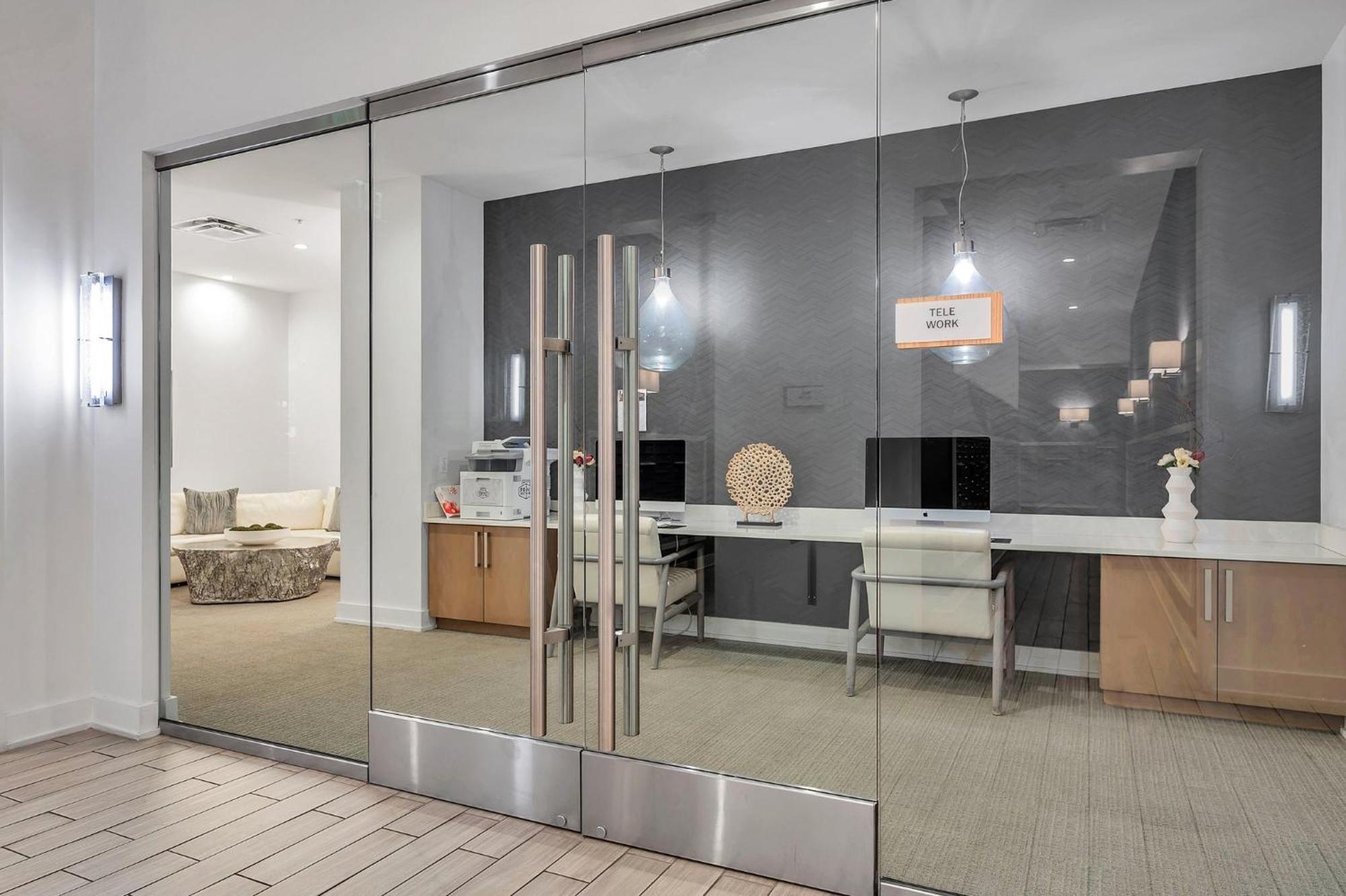 Luxury 1 Bedroom With Den Downtown Tampa Apt - City Views, Rooftop Pool, Workspace Exterior photo