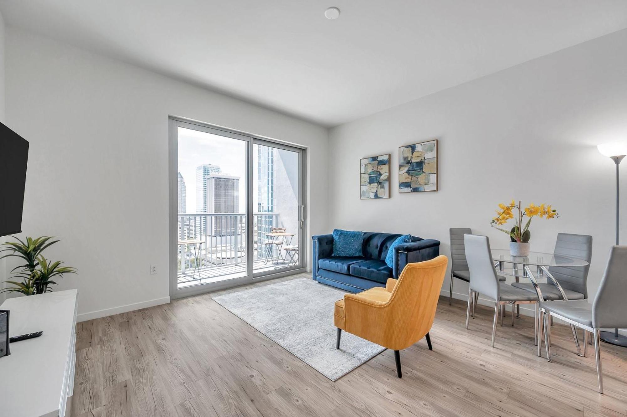 Luxury 1 Bedroom With Den Downtown Tampa Apt - City Views, Rooftop Pool, Workspace Exterior photo