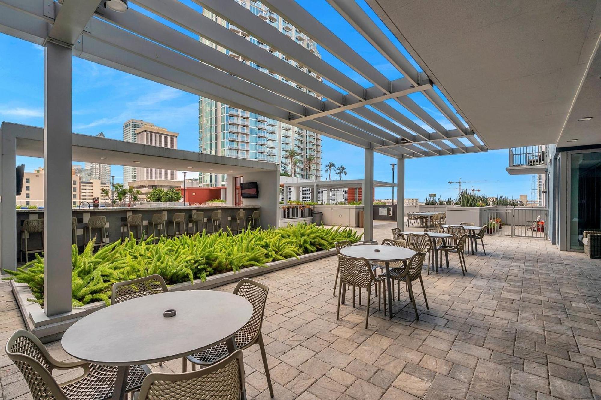 Luxury 1 Bedroom With Den Downtown Tampa Apt - City Views, Rooftop Pool, Workspace Exterior photo